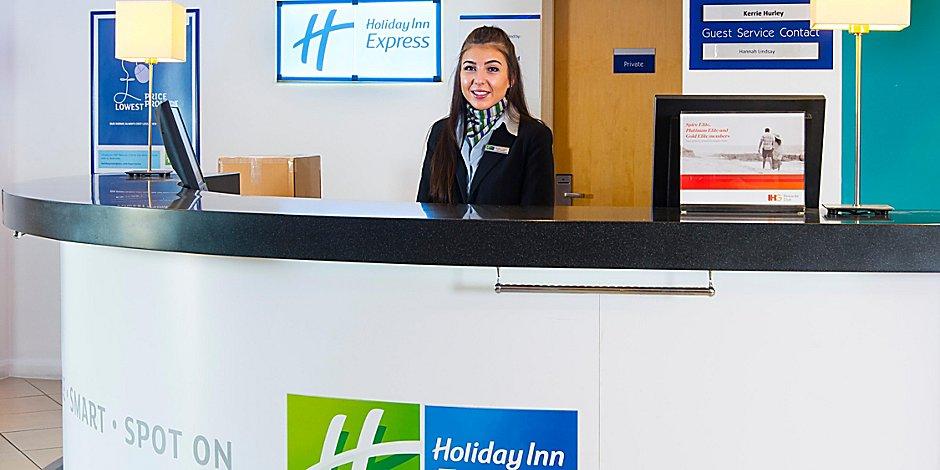 Holiday Inn Express Cambridge, An Ihg Hotel Exterior photo