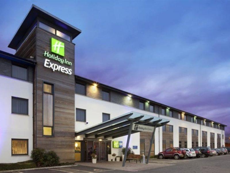 Holiday Inn Express Cambridge, An Ihg Hotel Exterior photo