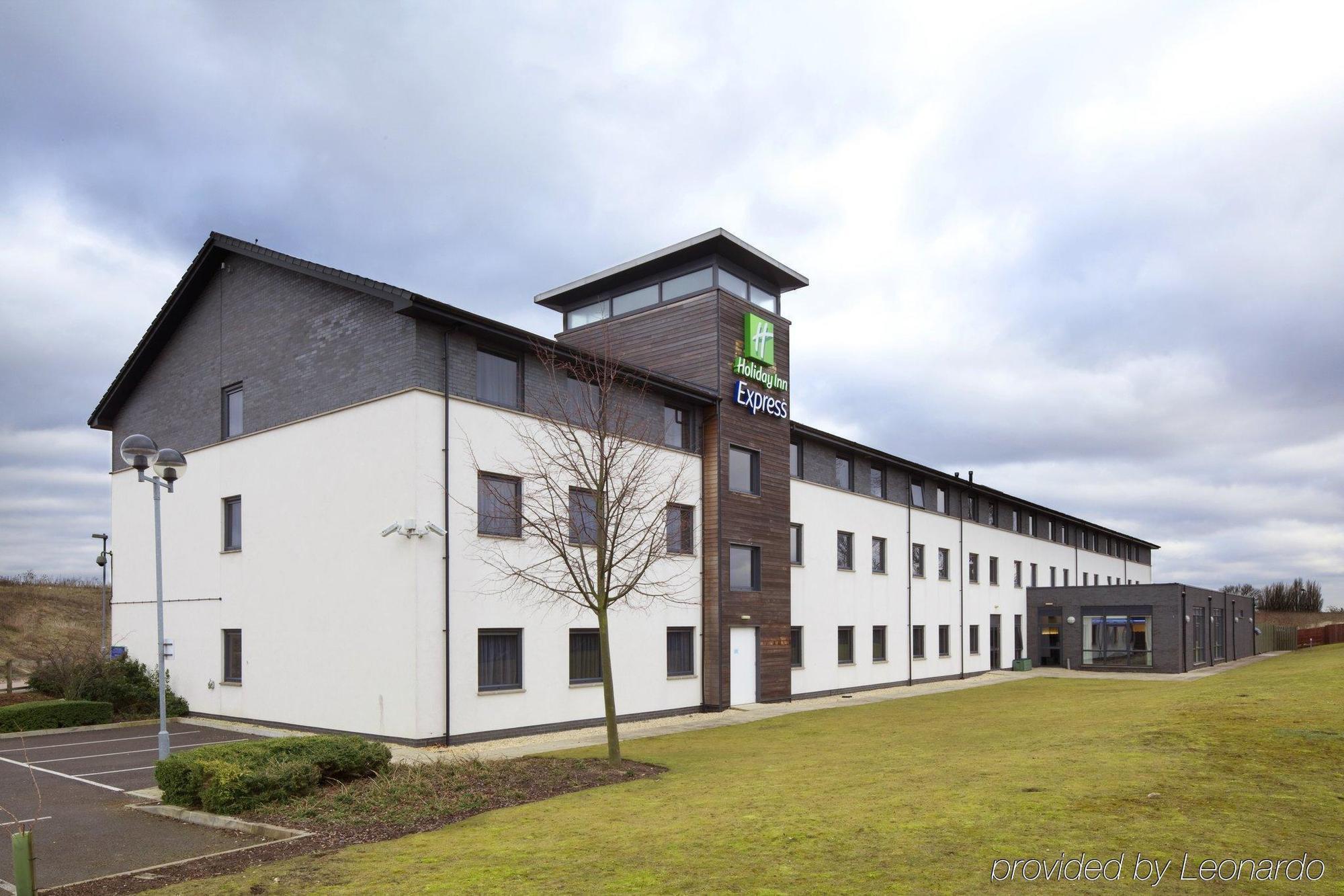 Holiday Inn Express Cambridge, An Ihg Hotel Exterior photo