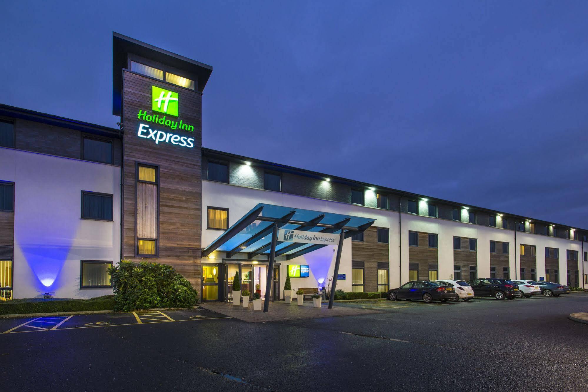 Holiday Inn Express Cambridge, An Ihg Hotel Exterior photo